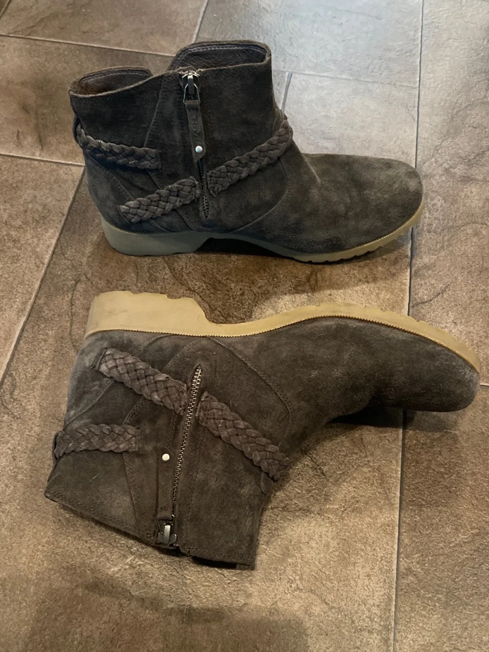 Teva Women’s De La Vina Suede Ankle Boots in Dark Gray Size 10